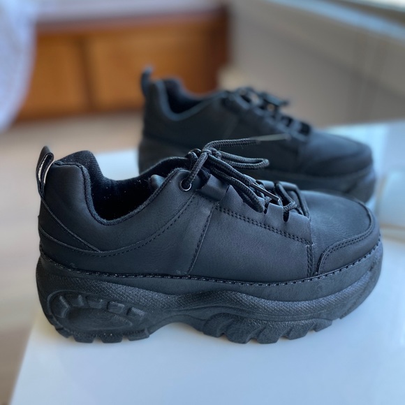 platform tennis shoe